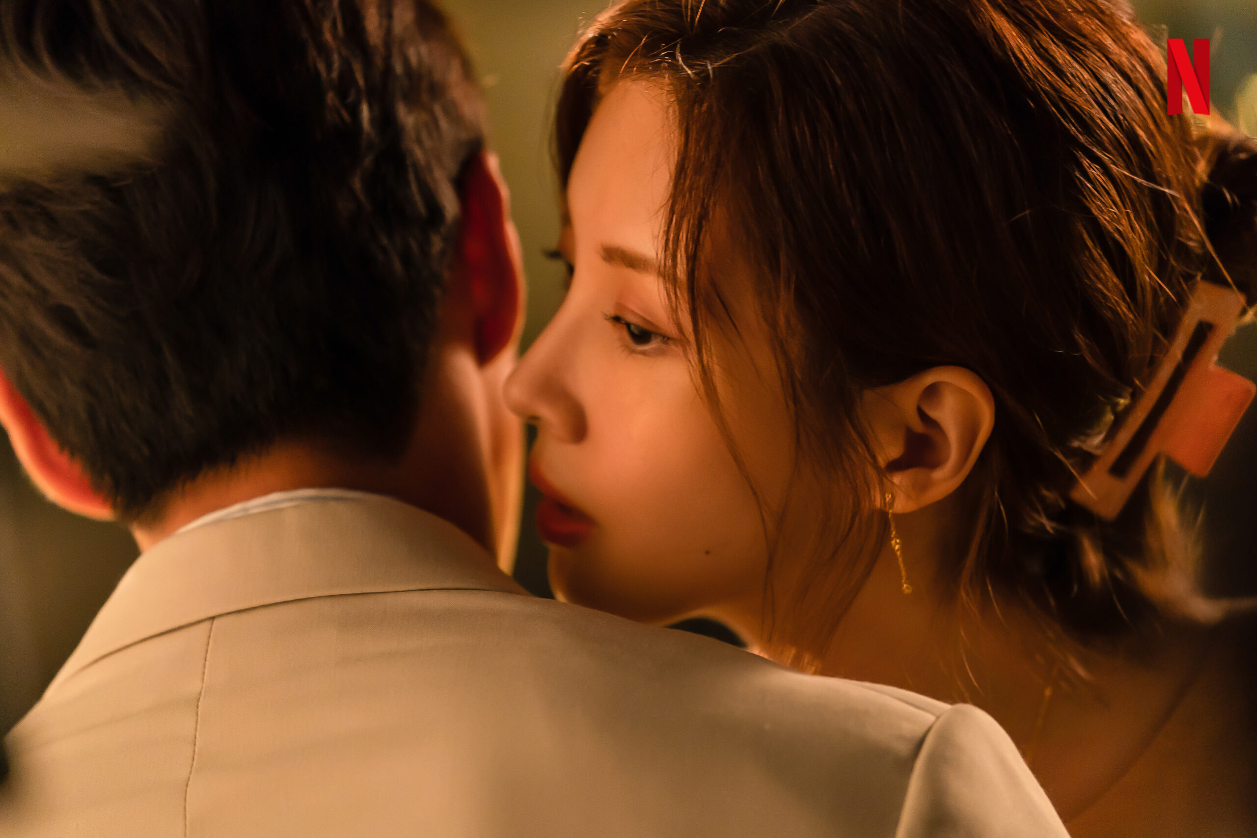 MV5BMmUzYmFhNzUtMDJhMS00MzdkLWE1ZDctNzNmNjMxYzVkZmE5XkEyXkFqcGc@._V1_-scaled Love and Leashes (2022) 2022 1h 57m Comedy, Romance, Drama